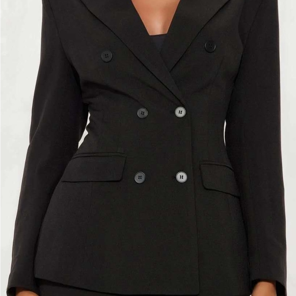 Elegant Hourglass Double-Breasted Women's Blazer